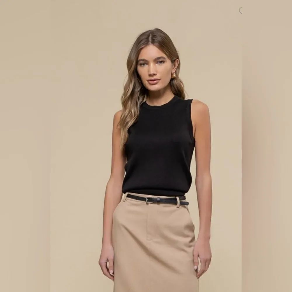 022. SLEEVELESS CREW NECK SWEATER KNIT TOP- BLACK